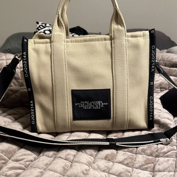 Marc Jacobs Cream and Black Tote Bag - Picture 3 of 5